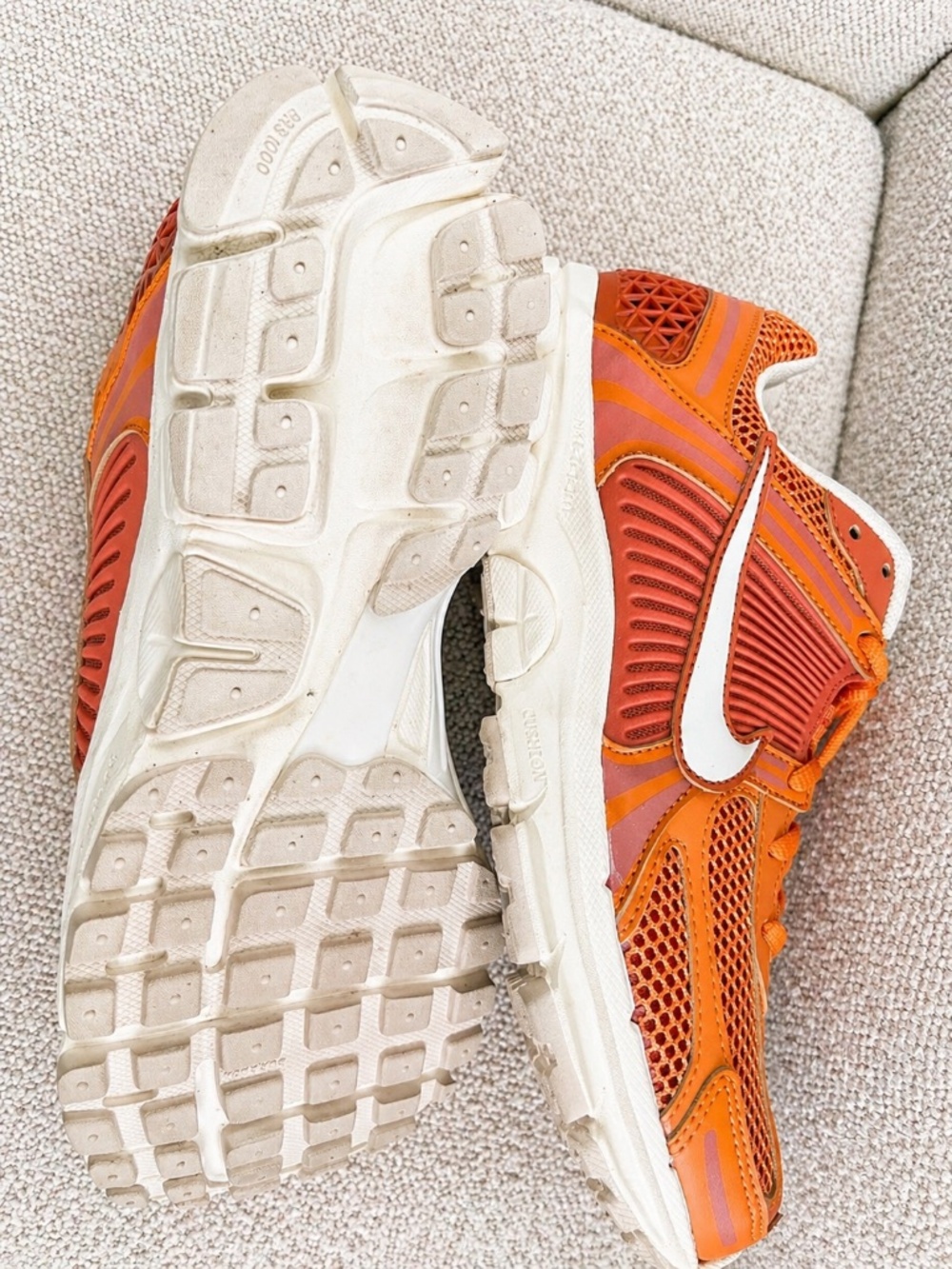 Nike Zoom Vomero 5 Orange Sneakers Women’s 10 Men’s 9 - Picture 5 of 6